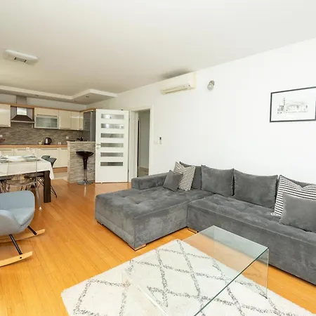 Paula Apartmán